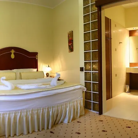 Dwor I Debowiec (Silesia)