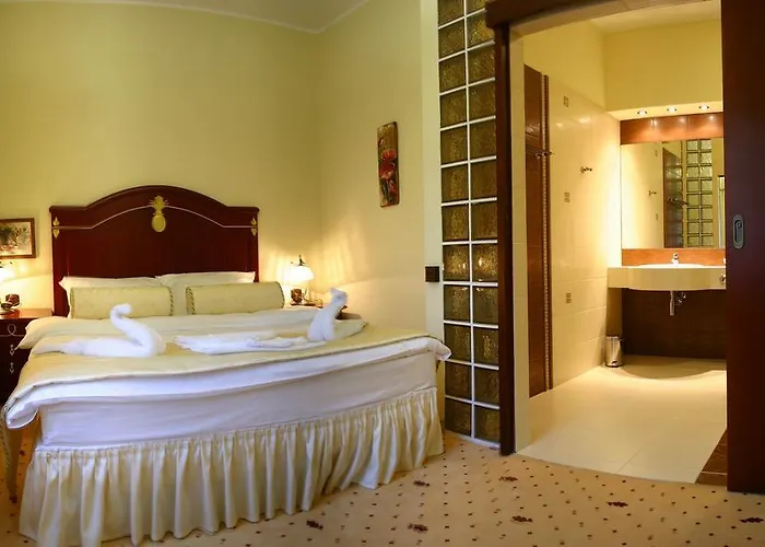 Dwor I Debowiec (Silesia)