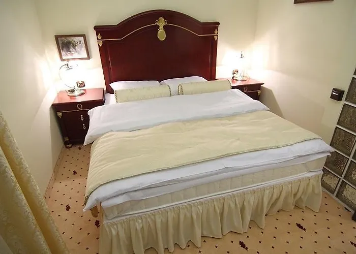 Dwor I Debowiec (Silesia)